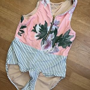 Albion Fit XL One Piece Front Gold Zipper Pink Blue White Padded